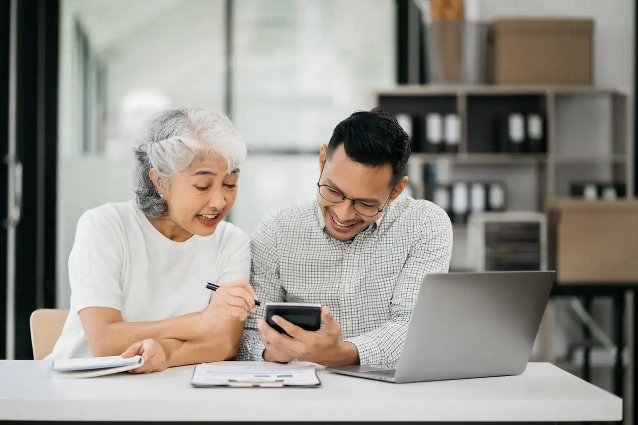 6 ways maximise retirement fund 3 discussing with an advisor